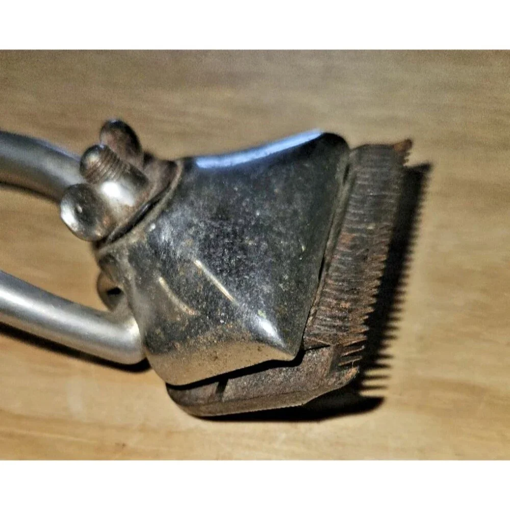 Vintage Oster Model 105 Hand Hair Clippers Antique Barber Tool Made in USA